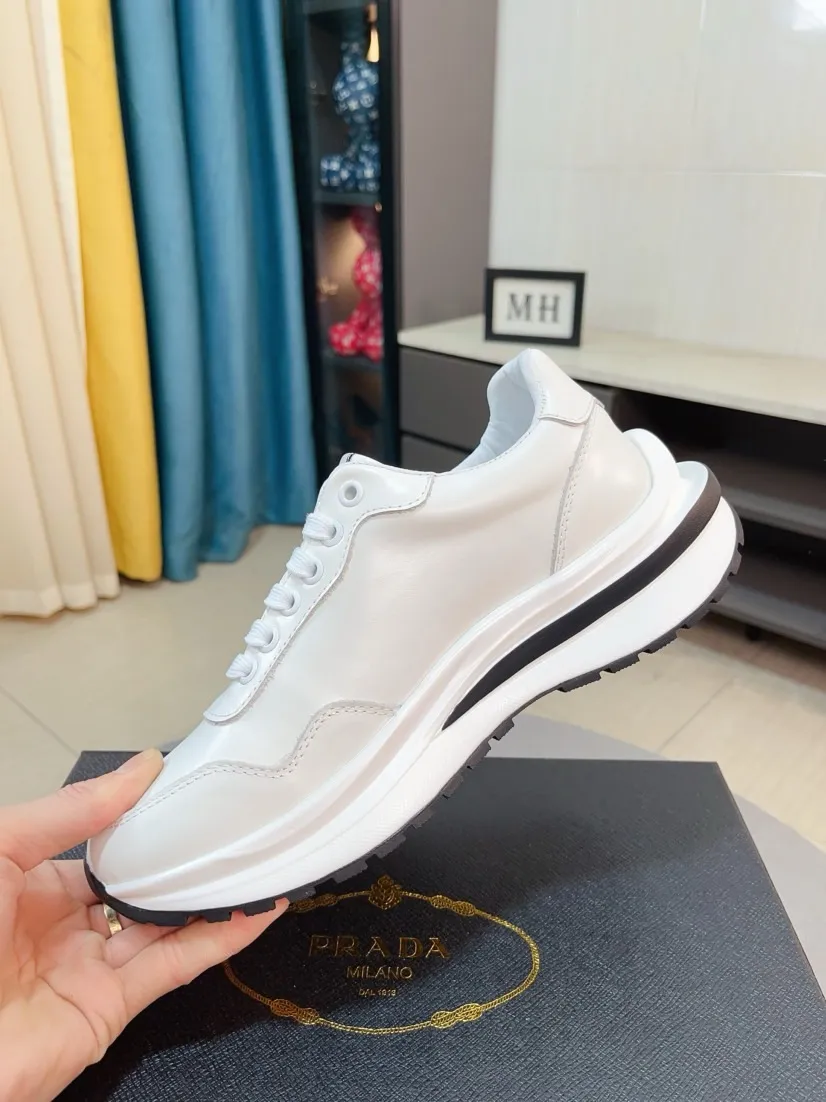 Men's shoes 💰420🌹🌹Prada is a luxurious and fashionable high-end product ✊🔥The perfect last shape and top-notch handcrafting make this shoe immediately create a strong aristocratic atmosphere. Imported first-layer cowhide with brogue carving crafts💋Cowhide lining🎶Rubber combination outsole specially imported from France for leather shoes😍Color: Mysterious Black☕️Number 38～44